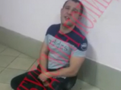 Неадекватное поведение пьяного полицейского сняли в Воронеже