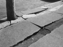 Воронежская администрация просит горожан присылать заявки на ремонт тротуаров