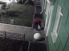 Школьники-разрушители попали на видео в Воронеже