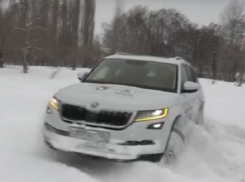 Возможности SKODA KODIAQ и Haval H6 показали на заснеженной дороге в Воронеже  