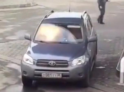 Взрыв телефона в руках у девушки в Воронеже попал на видео