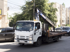 Алексей Гордеев поручил ускорить возвращение эвакуаторов на улицы Воронежа