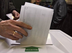 В Воронежской области член УИК сообщила о вбросе бюллетеней в урну