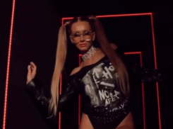   В сексуально-роковом образе предстала перед миллионами популярная мама из Воронежа 