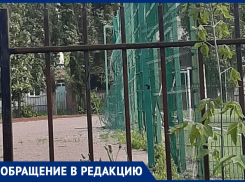 Об опасной спортивной площадке заявили жители Воронежа