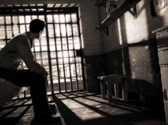 Под Воронежем двое молодых людей за избиение полицейского получили реальный срок 