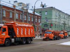 Стихийный парад коммунальной техники заприметили в центре Воронежа 