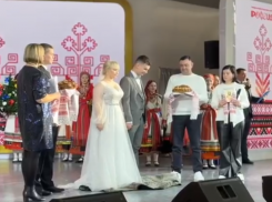 Пара воронежских учителей поженилась прямо на выставке «Россия»