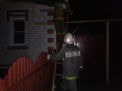 В сельском поселении Яменском под Воронежем ночью сгорели два дачных домика