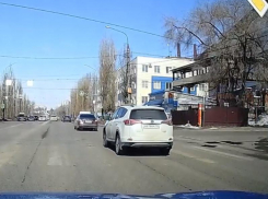 Массовому проезду водителей на красный свет нашли объяснение в Воронеже