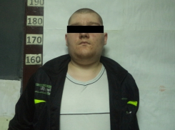 Ограбление салона микрозаймов в Воронеже попало на видео