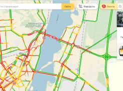В Воронеже Северный мост встал в пробке из-за ДТП
