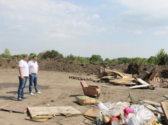 Городской пляж под Воронежем соседствует с отвратительным полигоном  