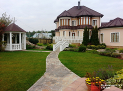 Под Воронежем за 100 млн продают дом бывшего главного дорожника 