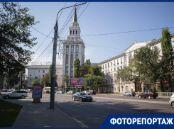 Красоту и уродство высотки со шпилем на Девицком выезде показали на фото