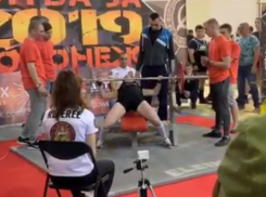 18-летняя студентка со штангой удивила опытных качков в Воронеже