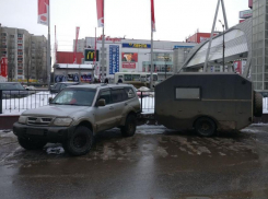 Известный блогер и его пес Ричи привезли в Воронеж «дом на колесах»