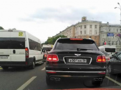 Bentley первого чиновника за 20 млн сфотографировали в Воронеже