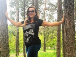 Анфиса Чехова выгуляла новые джоги-доги в воронежском лесу