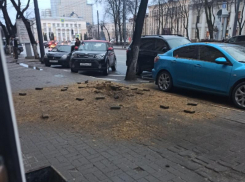 Тротуар взорвался в центре Воронежа