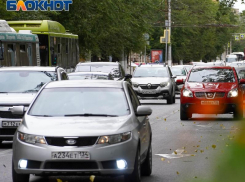 «Это полный абсурд», – воронежцы призвали мэрию решить адскую проблему с двумя светофорами