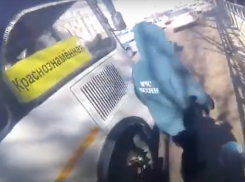 Мотоциклист налетел на выходящего из автобуса пассажира в Воронеже 