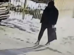 «Прямо как в 90-е», – незаконный слив мужчины попал на видео в Воронеже