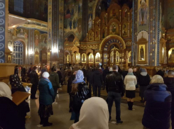 Предписание оставьте себе: сотни воронежцев пришли на пасхальную службу