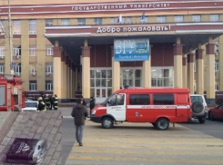 В Воронеже «бомба» в ВГУ оказалась цветами