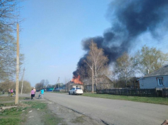 Воронежец решил подпалить траву, но сжег свой дом