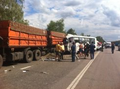 Страшная авария под Воронежем: 15 человек в больнице, 1 погиб