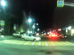 Безбашенный разворот «Калины» попал на видео в центре Воронежа