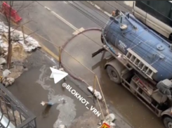 Бурные реки вырвались на свободу в центре Воронежа