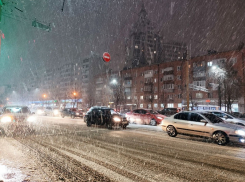 Снег и ДТП породили 8-балльные пробки под конец рабочей недели в Воронеже 