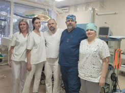 Воронежские врачи вырезали из мошонки пенсионера грыжу размером с дыню