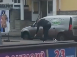 Дикая страсть к берпи застала воронежца на оживленной улице