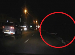 Главная опасность для водителей ночью попала на видео в Воронеже