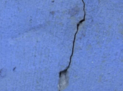 «Вот-вот рухнет»: В Воронеже на глазах жильцов ползут трещины по многоэтажке