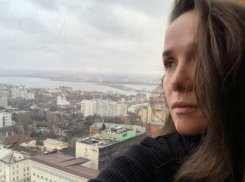 Наталия Орейро мечтательно сфотографировалась на фоне Воронежа 