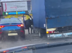 Место, убивающее машины воронежцев, показали на видео