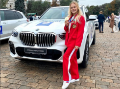 Ангелина Мельникова показала подарочную BMW X5 за выступление на Олимпиаде 