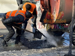 Засыпку луж литым асфальтом объяснили в мэрии Воронежа
