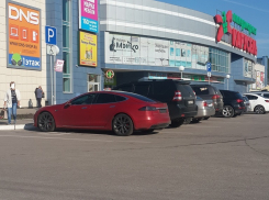 Детище Илона Маска Tesla изгалялась над инвалидами в Воронеже