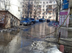 «Бракованное» благоустройство двора провели на проспекте Труда в Воронеже