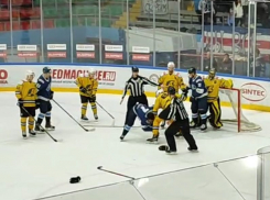 Драка хоккеистов воронежского «Бурана» и пензенского «Дизеля» попала на видео