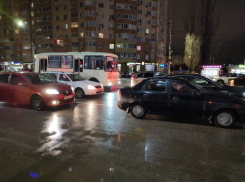 Центр Воронежа погряз в жутких пробках под конец рабочего дня 