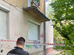 Дело о гибели упавшей с балкона в Воронеже пенсионерки год спустя зашло в коммунальный тупик