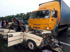 В массовой аварии под Воронежем погибли два человека