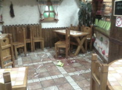 В центре Воронежа девушка в кафе избила парня 