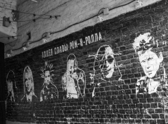 Аллею славы рок-н-ролла заметили в закрытом дворе в центре Воронежа